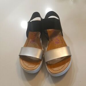 Blowfish Malibu Silver & Black Vegan Ankle Strap Platform Sandle Size 7